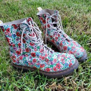 DR. MARTENS PASCAL❤️Fabulous Floral Boots!